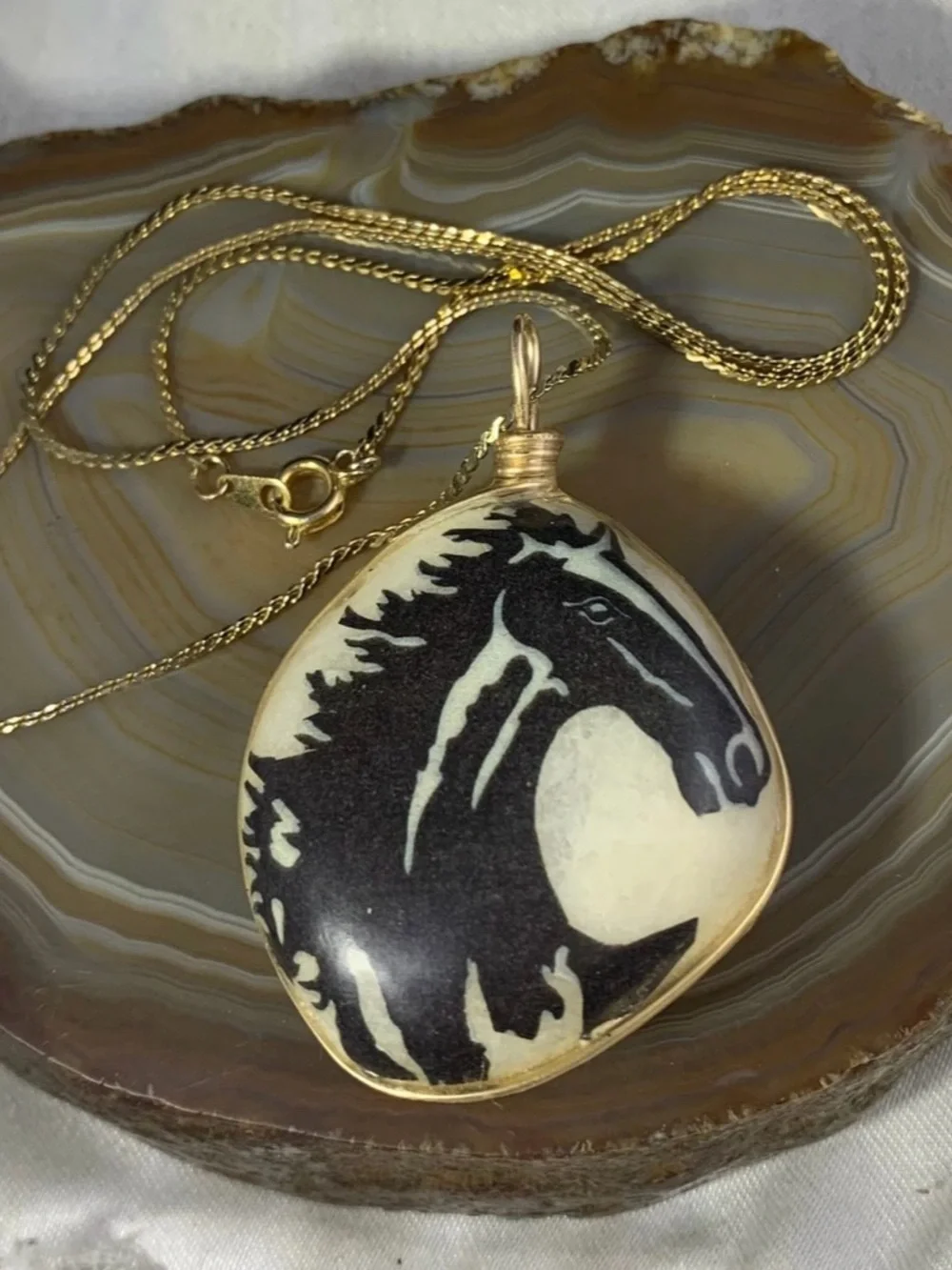 Gold-Tone Horse Silhouette Pendant Necklace in Brown & Cream